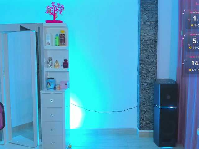 Brunette-Of-Your-Dreams live cam on BongaCams