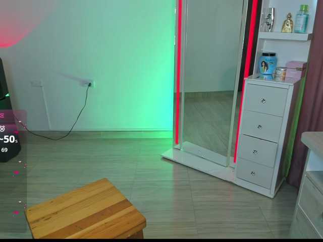 Brunette-Of-Your-Dreams live cam on BongaCams