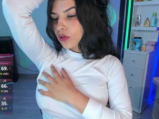 Brunette-Of-Your-Dreams live cam preview