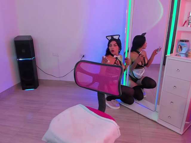 Brunette-Of-Your-Dreams live cam on BongaCams