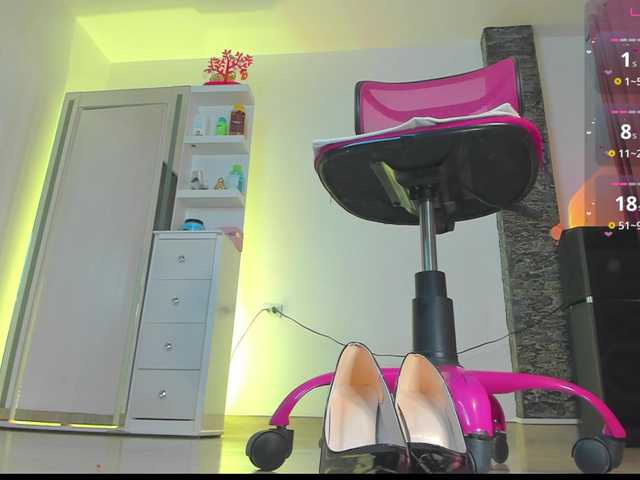 Brunette-Of-Your-Dreams live cam on BongaCams