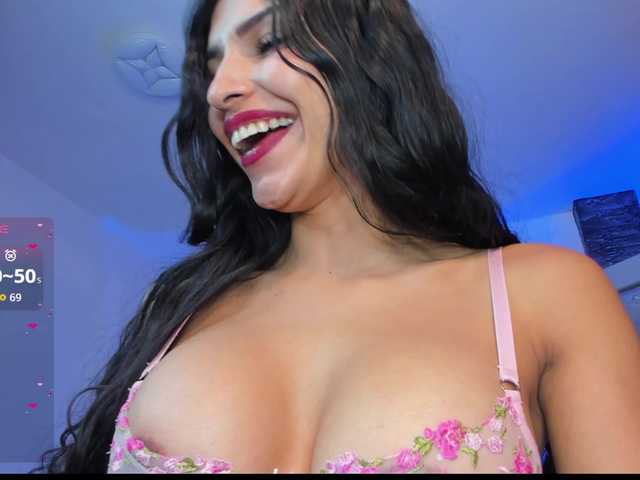 Brunette-Of-Your-Dreams — live female cam