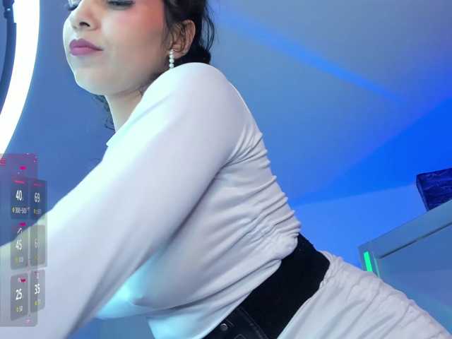 Brunette-Of-Your-Dreams live cam preview