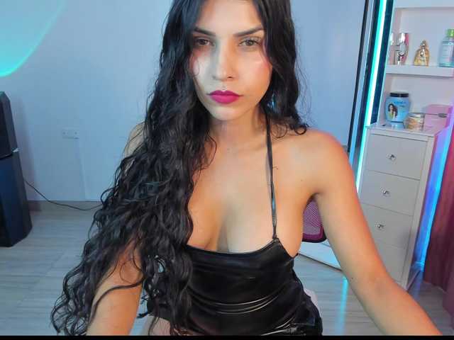Brunette-Of-Your-Dreams live cam on BongaCams