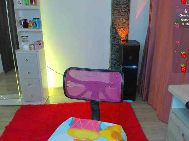 Brunette-Of-Your-Dreams webcam