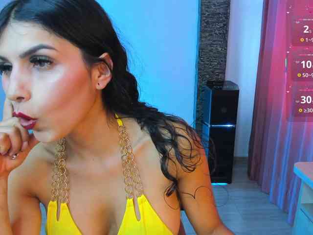 Brunette-Of-Your-Dreams webcam