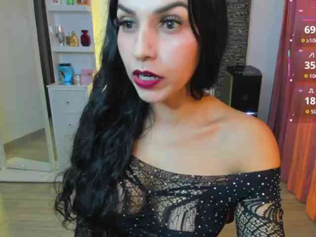 Brunette-Of-Your-Dreams webcam