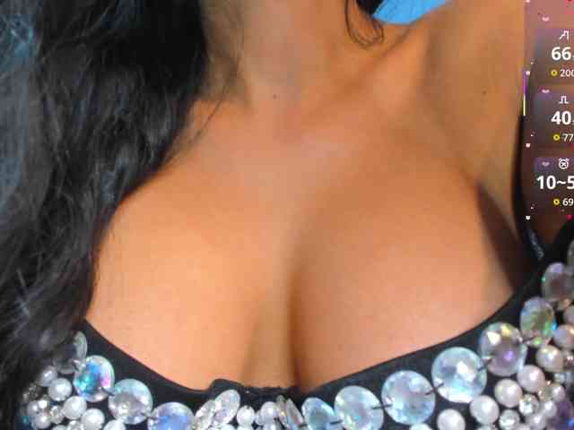 Brunette-Of-Your-Dreams webcam