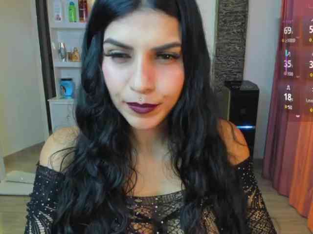 Brunette-Of-Your-Dreams webcam