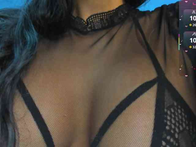 Brunette-Of-Your-Dreams webcam