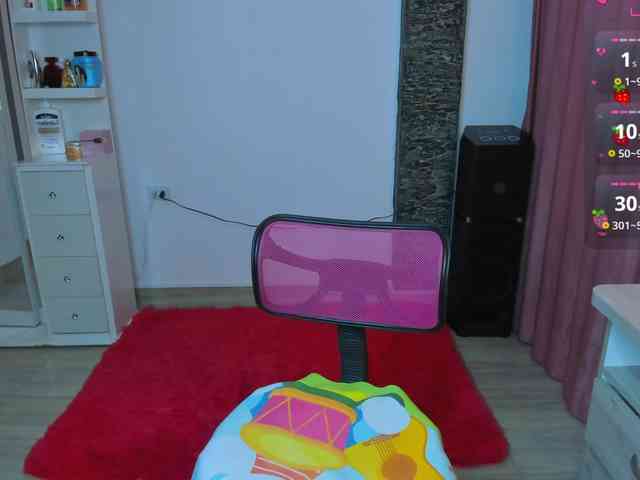 Brunette-Of-Your-Dreams webcam