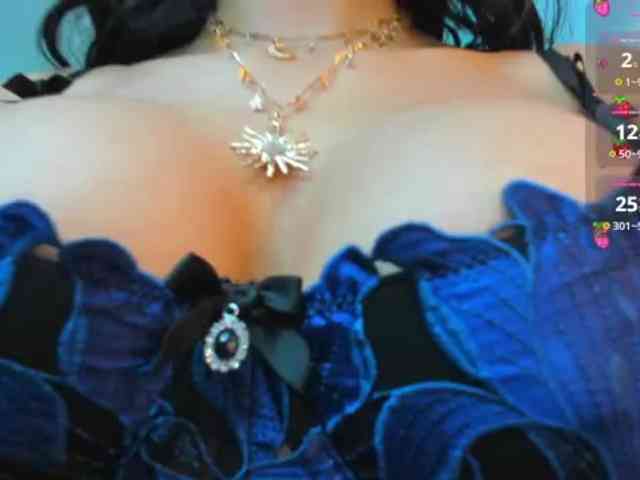 Brunette-Of-Your-Dreams webcam