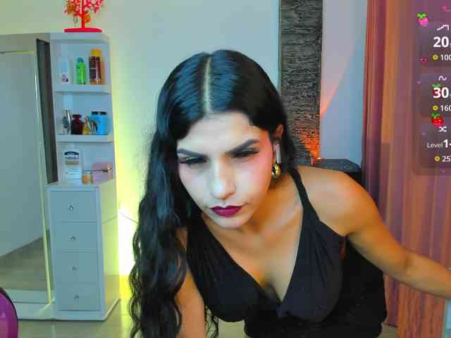 Brunette-Of-Your-Dreams webcam