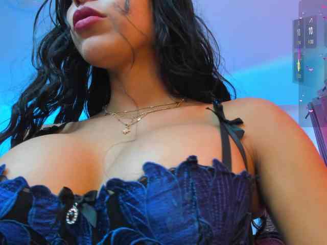 Brunette-Of-Your-Dreams webcam