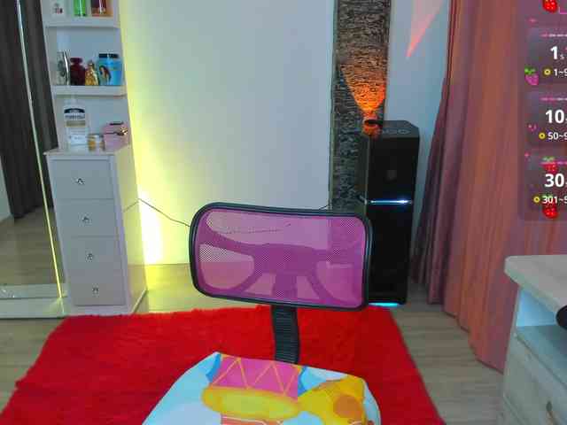 Brunette-Of-Your-Dreams webcam