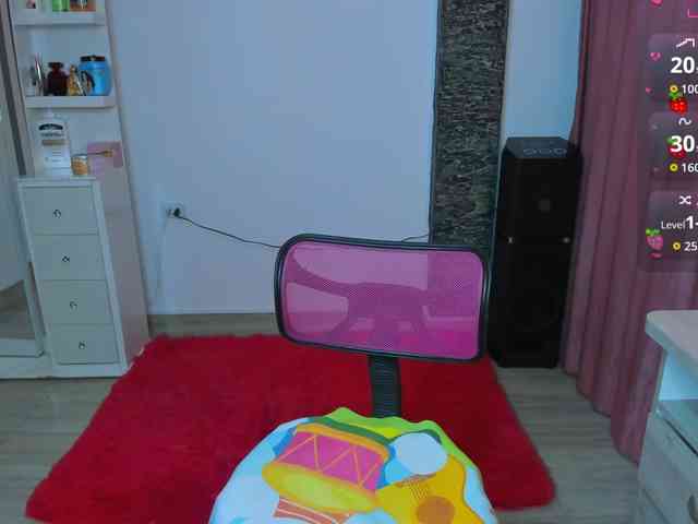 Brunette-Of-Your-Dreams webcam