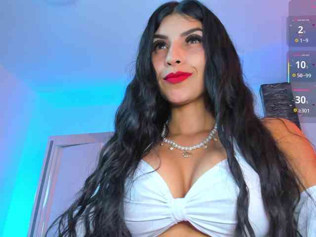 Brunette-Of-Your-Dreams webcam