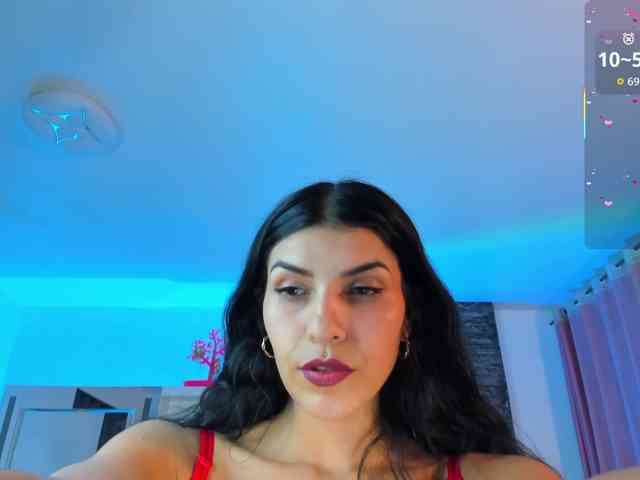 Brunette-Of-Your-Dreams webcam