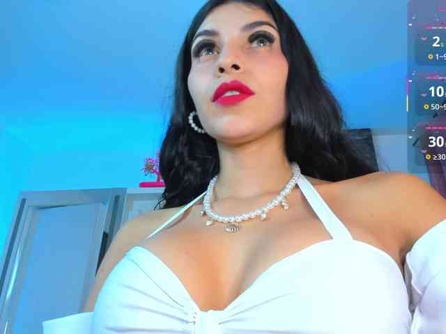 Brunette-Of-Your-Dreams webcam