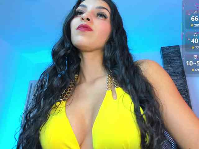 Brunette-Of-Your-Dreams webcam