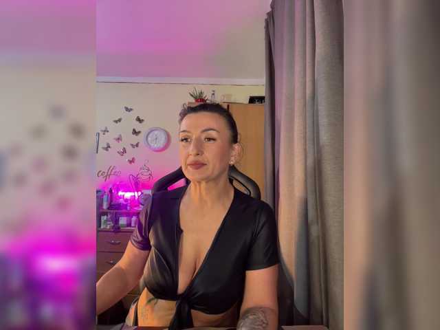 Hotangel75, live now on BongaCams