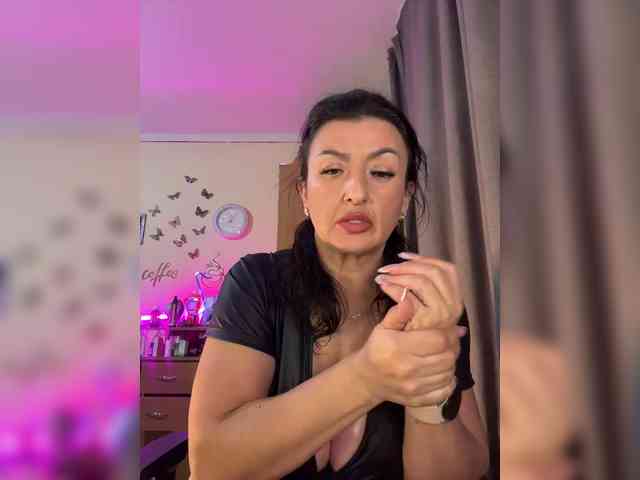 Este modelo está ao vivo agora. Hotangel75