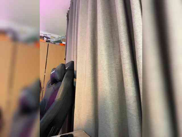 hotangel75's live room