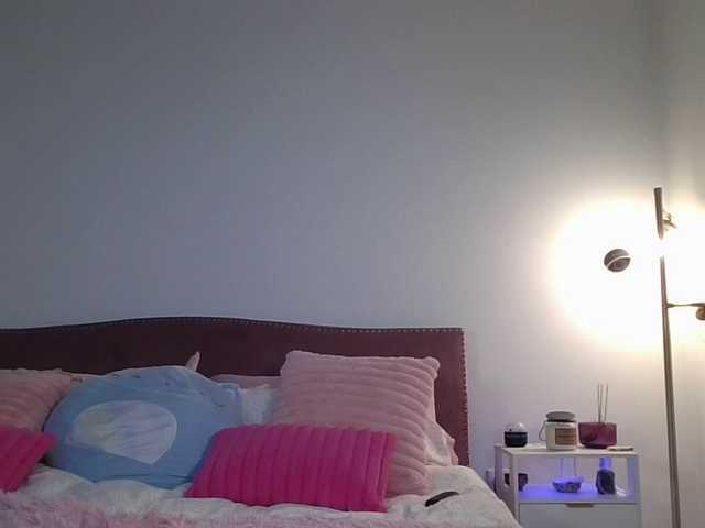 NicoleSarahX's BongaCams show and profile