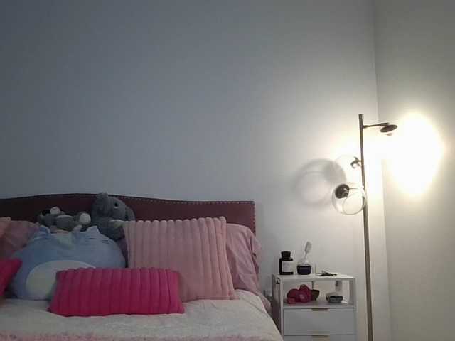 le modèle NicoleSarahX est en webcam porno dans un show sur le site bongacams, il possède les tags suivants: White/Caucasian,Blonde,Shaved
