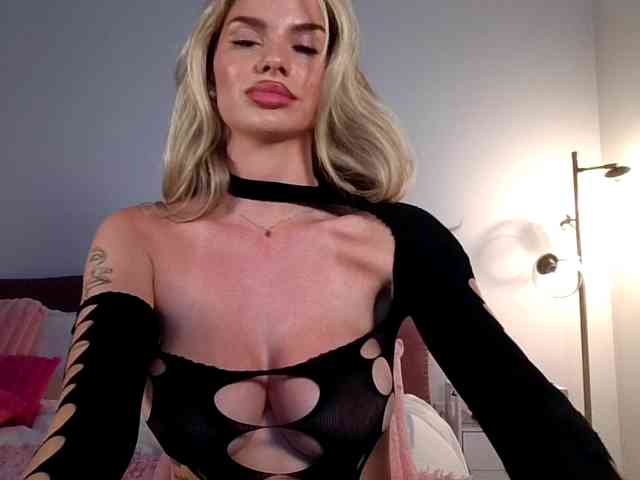Model: NicoleSarahX