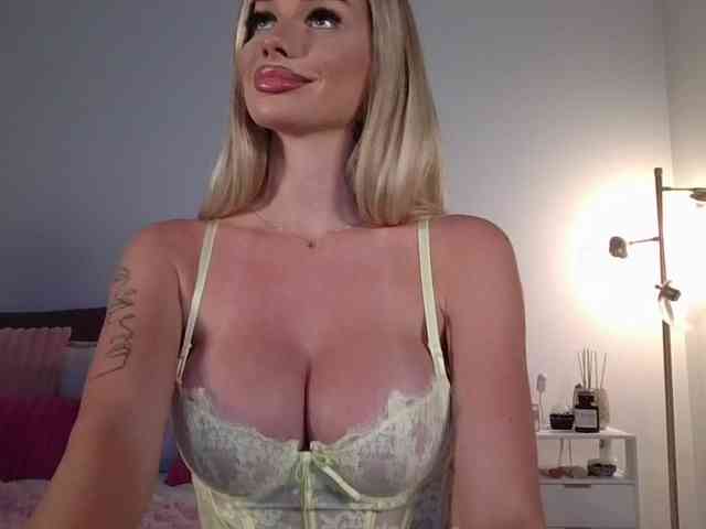 NicoleSarahX webcam