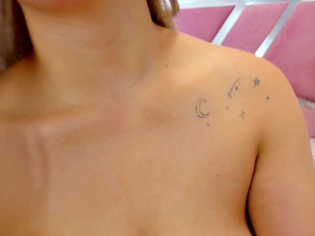NinnaVous live cam on BongaCams