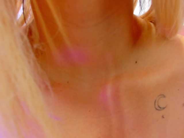 NinnaVous live cam on BongaCams