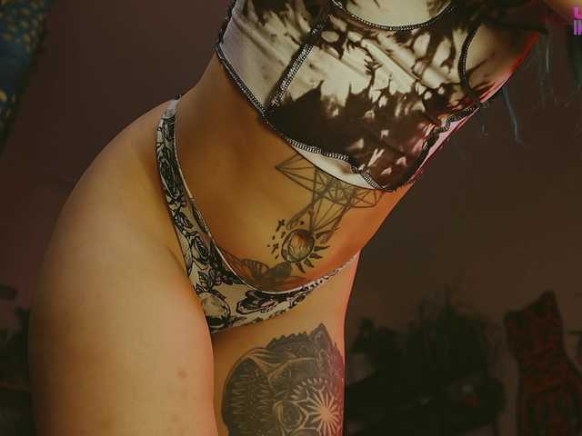 DeadButterfly's BongaCams show and profile