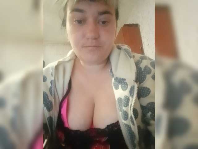 le modèle HollyLaBerry est en webcam porno dans un show sur le site bongacams, il possède les tags suivants: White/Caucasian,Blonde,Shaved