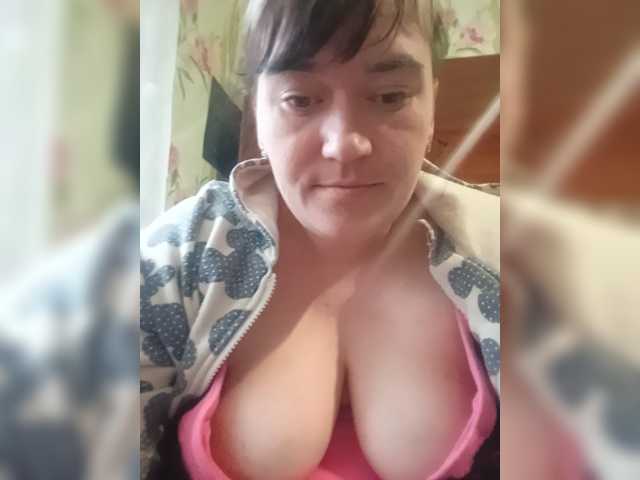 le modèle HollyLaBerry est en webcam porno dans un show sur le site bongacams, il possède les tags suivants: White/Caucasian,Brunette,Shaved