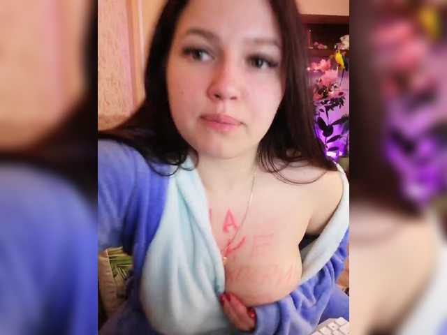 Chat with JuliaHesperaks live cam