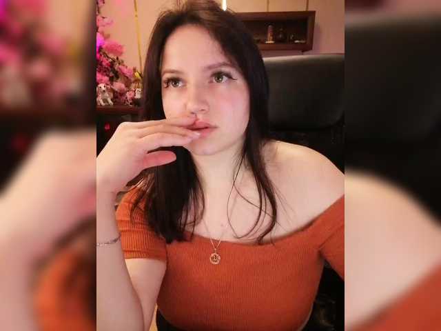 le modèle JuliaHesperaks est en webcam porno dans un show sur le site bongacams, il possède les tags suivants: White/Caucasian,Brunette,Shaved