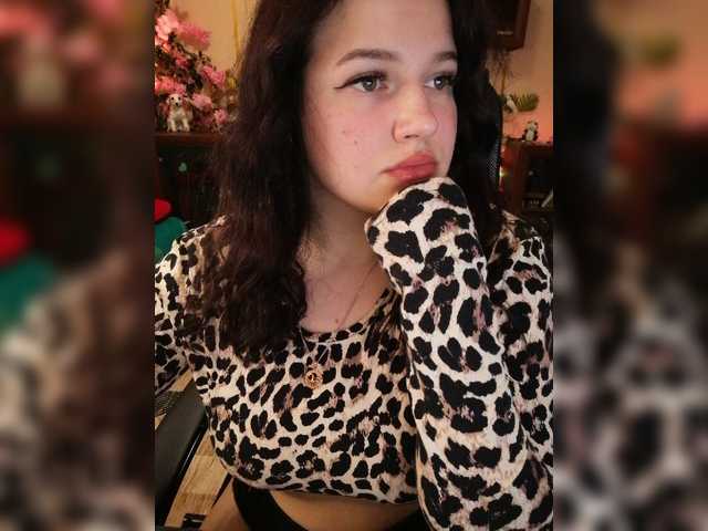 le modèle JuliaHesperaks est en webcam porno dans un show sur le site bongacams, il possède les tags suivants: White/Caucasian,Brunette,Shaved