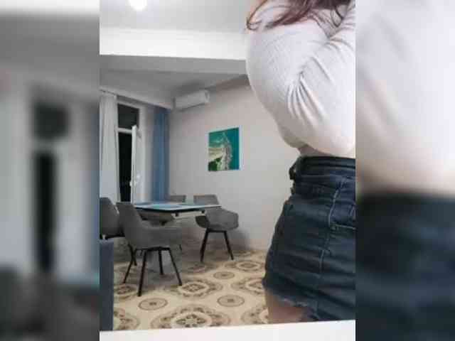 ___julia___'s live room