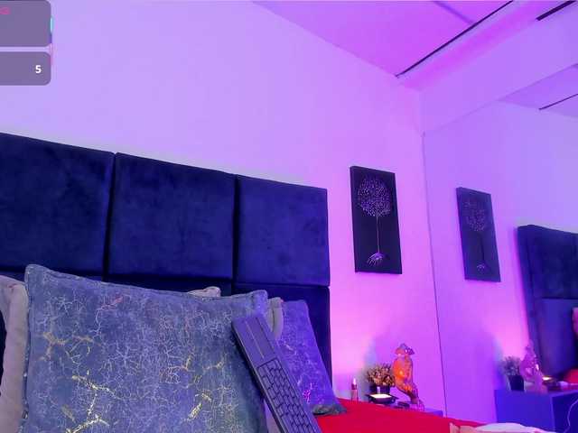 AprilJhonnes live cam on BongaCams