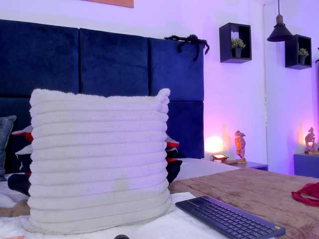 AprilJhonnes live cam on BongaCams