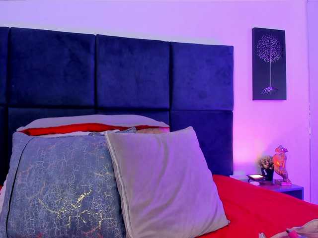 AprilJhonnes live webcam show