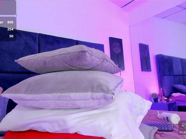 AprilJhonnes live webcam show