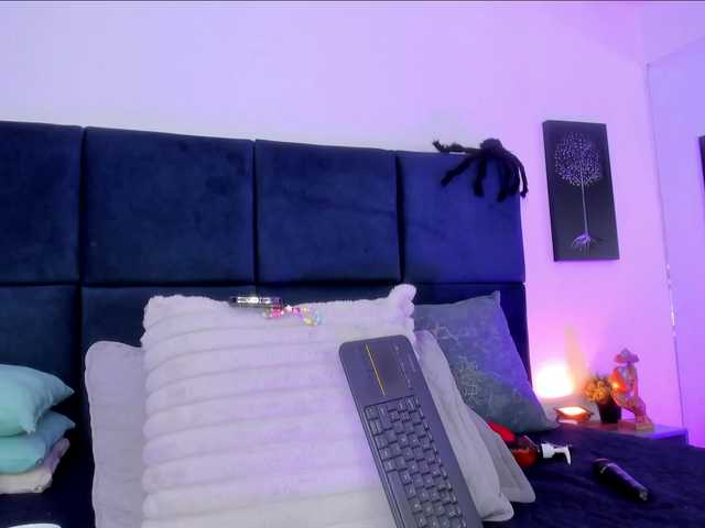 AprilJhonnes live cam preview