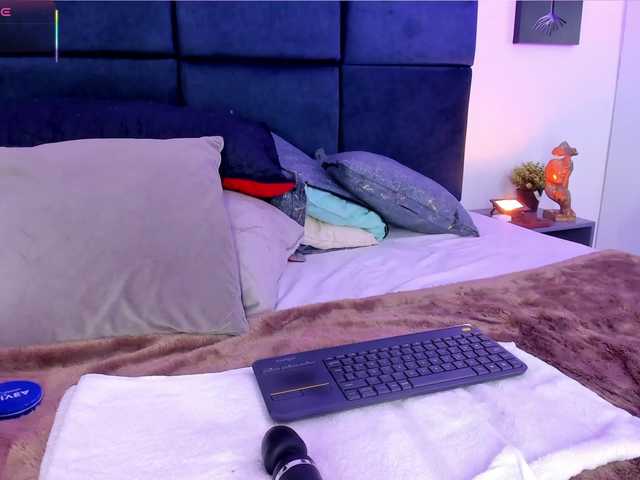 AprilJhonnes live cam on BongaCams