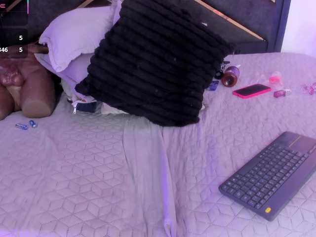 AprilJhonnes live cam on BongaCams