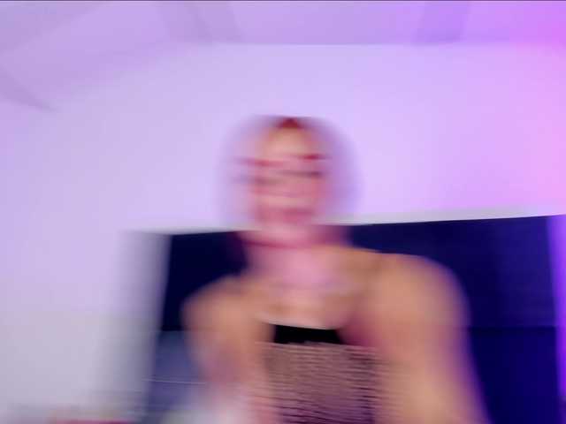 AprilJhonnes live cam on BongaCams