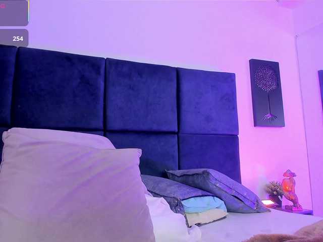 AprilJhonnes live cam on BongaCams