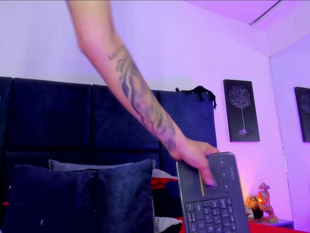 AprilJhonnes live cam preview